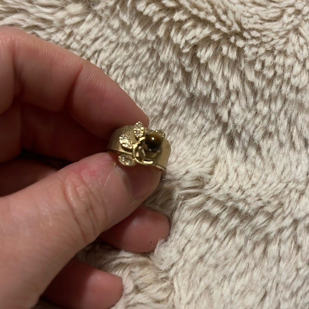 Vintage 18KT HGE Tigers Eye Ring Size 6 Cocktail Textured Band Rhinestone Accent